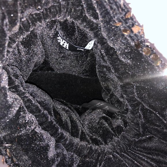 Black & Gold sequin wristlet - Picture 3 of 3